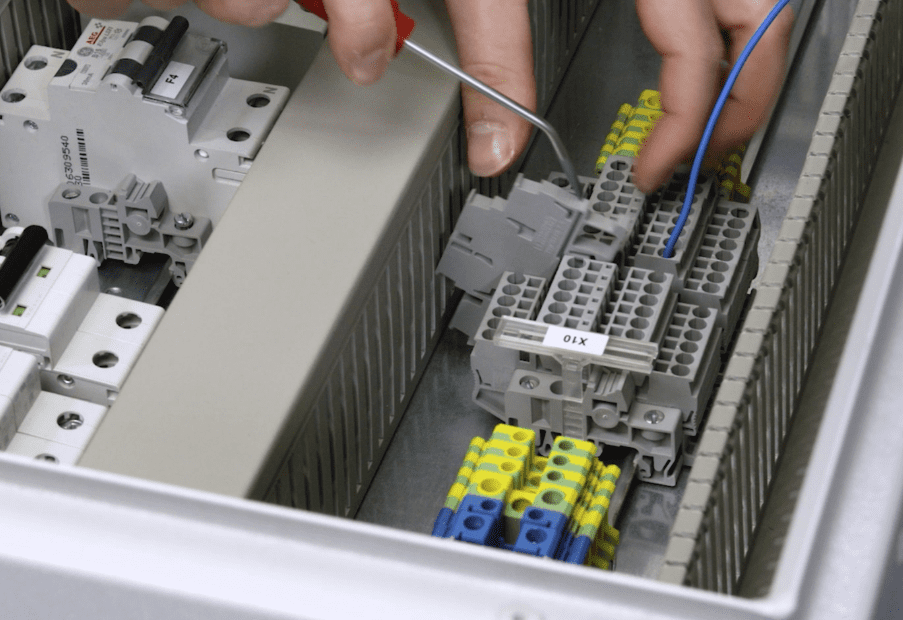 Cu un accent pe calitate și inovație, tablourile electrice noastre sunt ideale pentru comanda proceselor complexe și asigurarea unei funcționări fiabile. Alege Nova Automatizări pentru soluții eficiente și adaptate nevoilor tale! Contactează-ne pentru mai multe detalii și oferte personalizate.